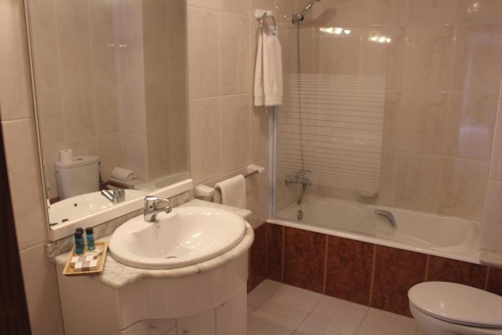 Hotel La Zubia , Granada Экстерьер фото
